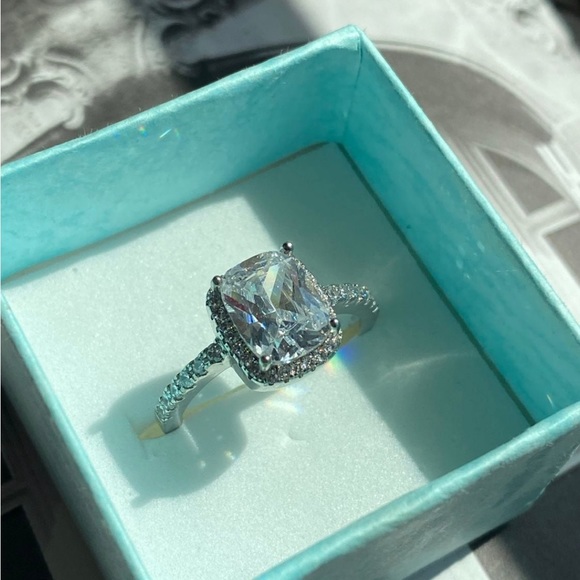 Jewelry - Sterling Silver Ring with cubic zircon stones 💫🩵💍